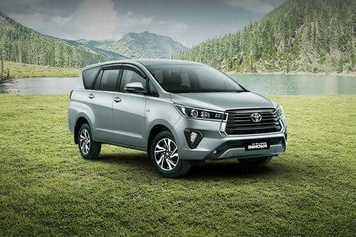 Foto Toyota Innova Reborn